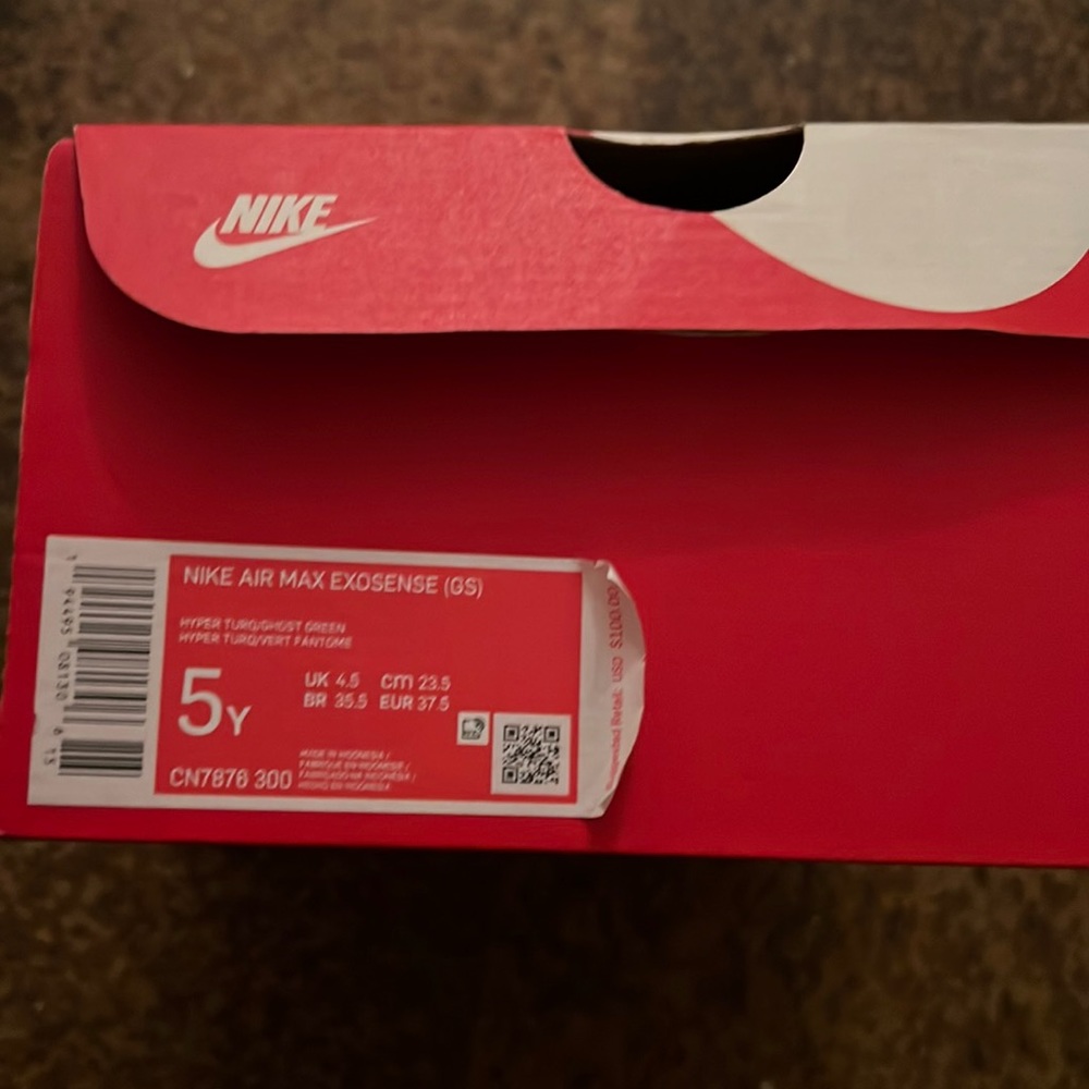 Boys sneakers size 5